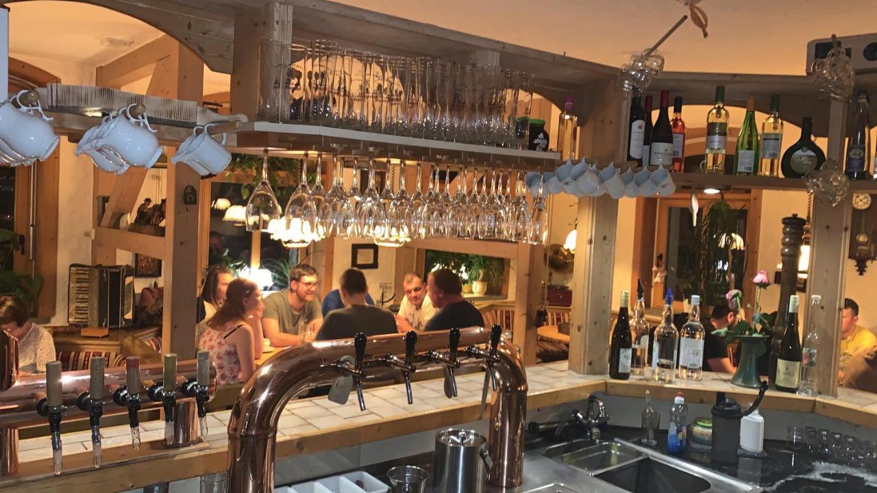 Hotel Alpenhof Markneukirchen Bagian luar foto