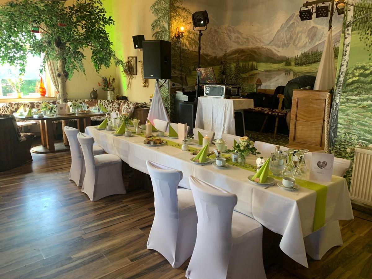 Hotel Alpenhof Markneukirchen Bagian luar foto