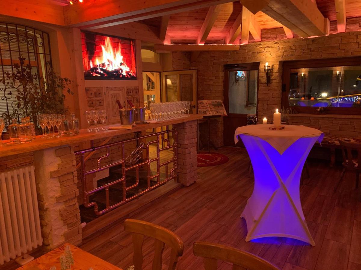 Hotel Alpenhof Markneukirchen Bagian luar foto