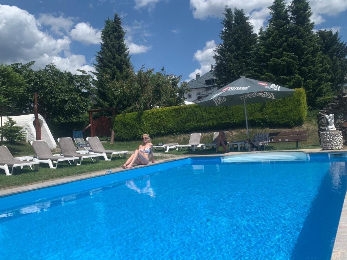 Hotel Alpenhof Markneukirchen Bagian luar foto