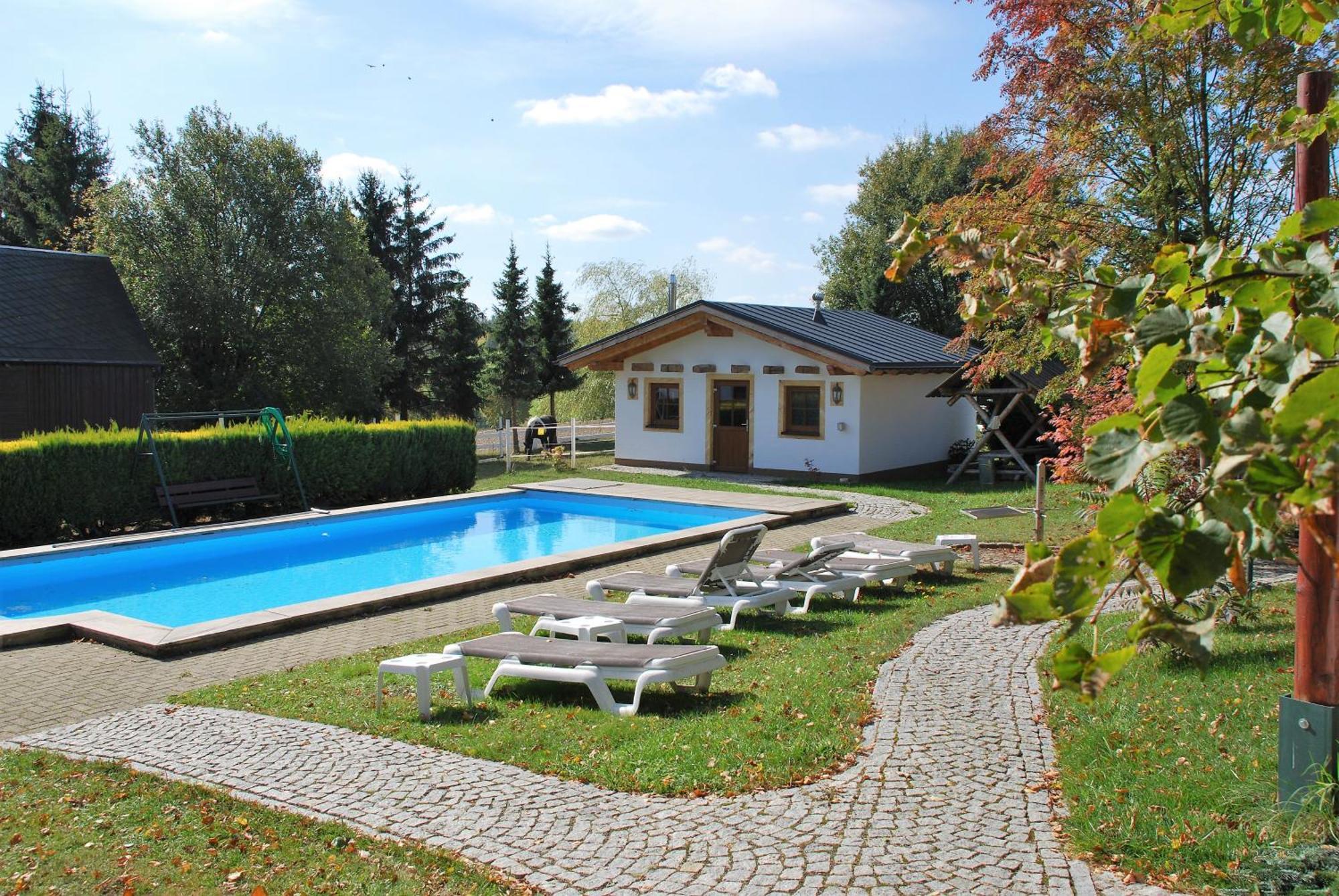 Hotel Alpenhof Markneukirchen Bagian luar foto