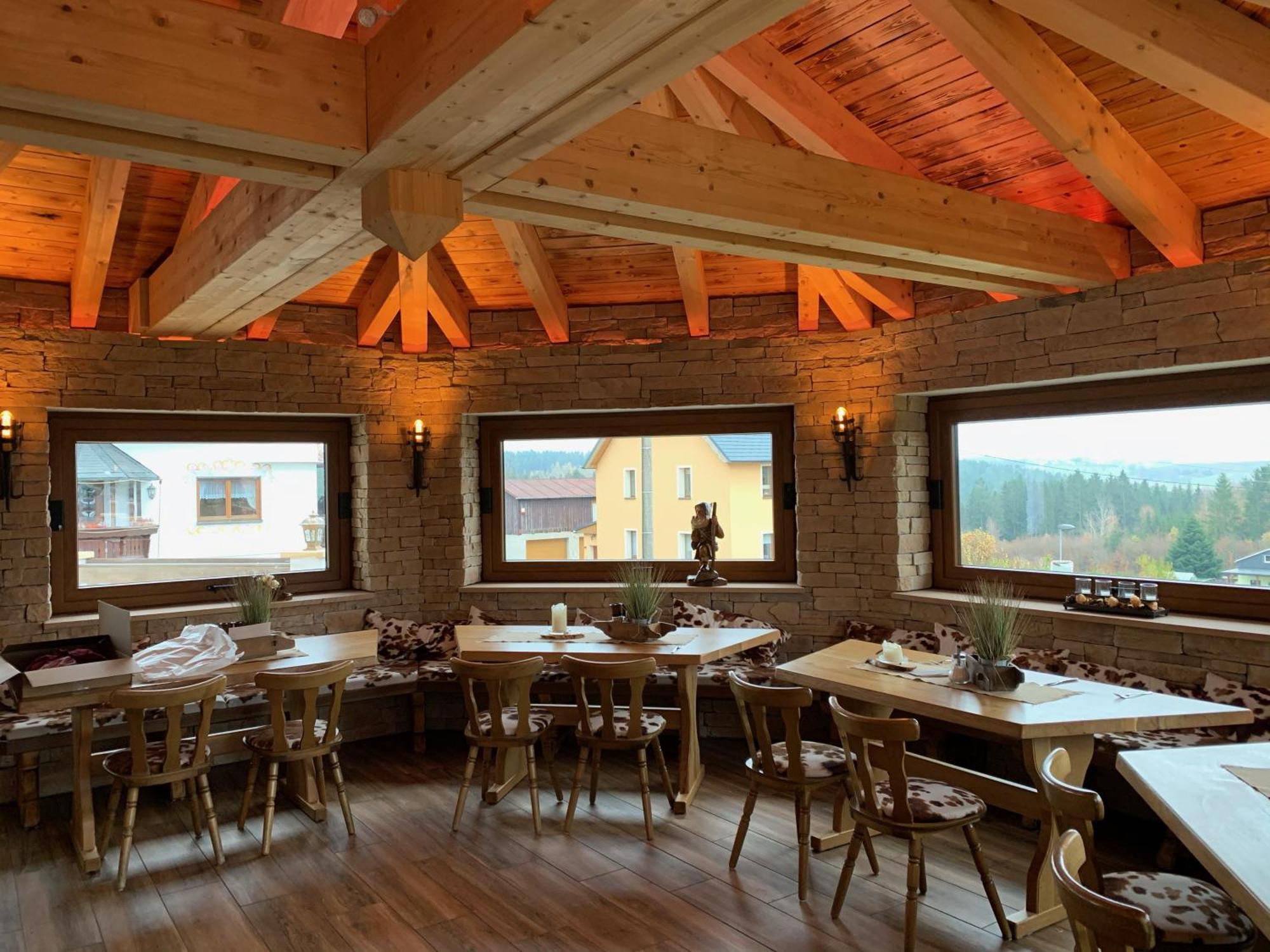 Hotel Alpenhof Markneukirchen Bagian luar foto