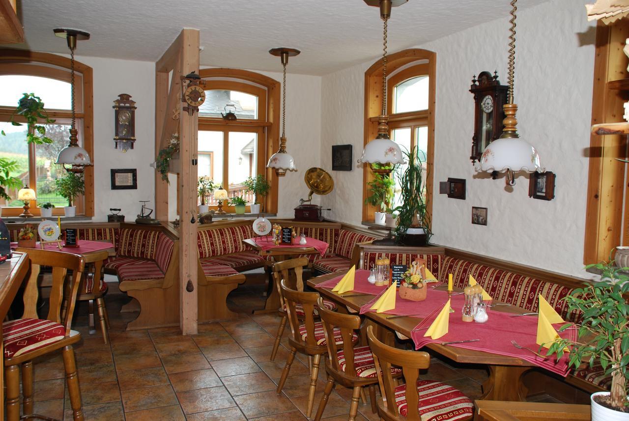 Hotel Alpenhof Markneukirchen Bagian luar foto