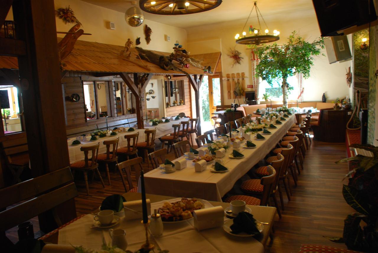 Hotel Alpenhof Markneukirchen Bagian luar foto