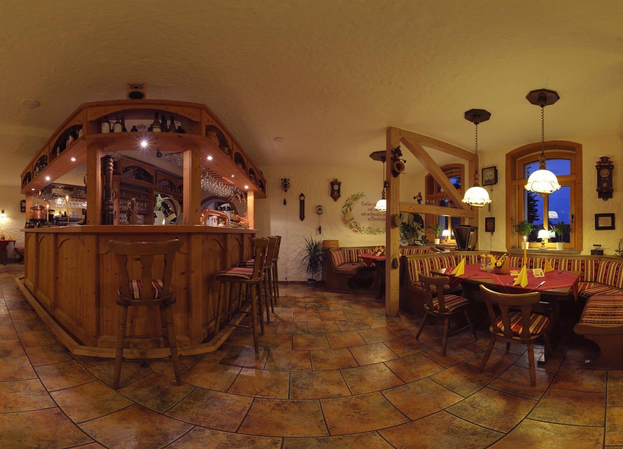 Hotel Alpenhof Markneukirchen Bagian luar foto