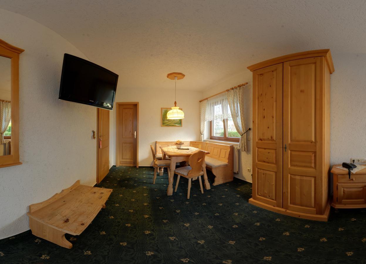Hotel Alpenhof Markneukirchen Bagian luar foto