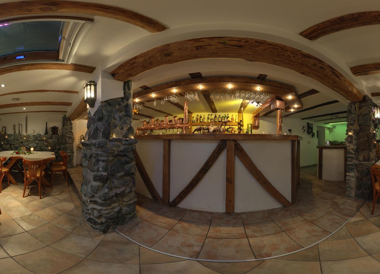 Hotel Alpenhof Markneukirchen Bagian luar foto