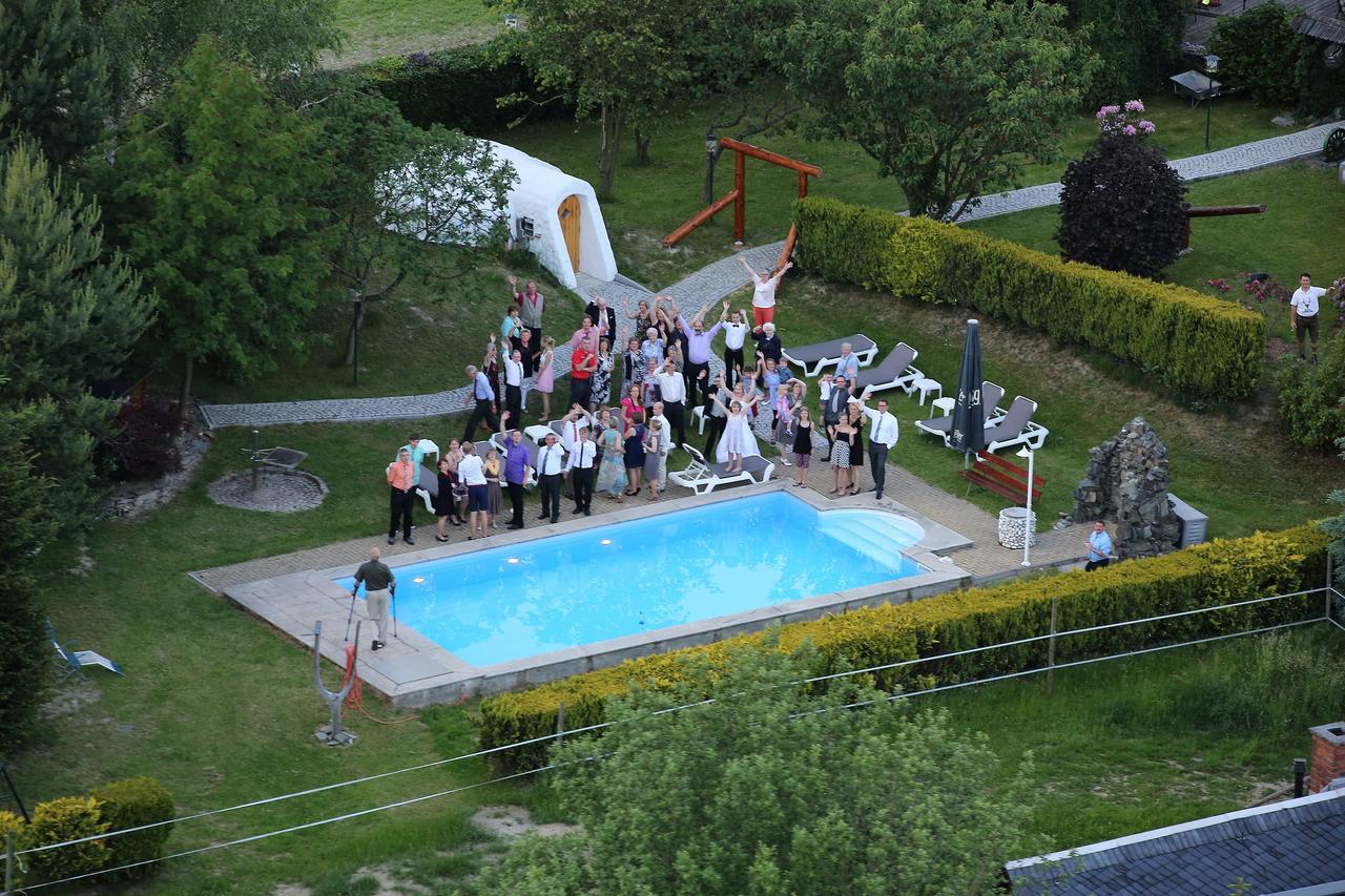 Hotel Alpenhof Markneukirchen Bagian luar foto