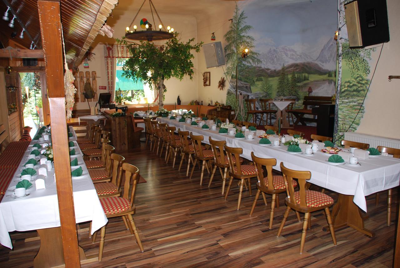 Hotel Alpenhof Markneukirchen Bagian luar foto