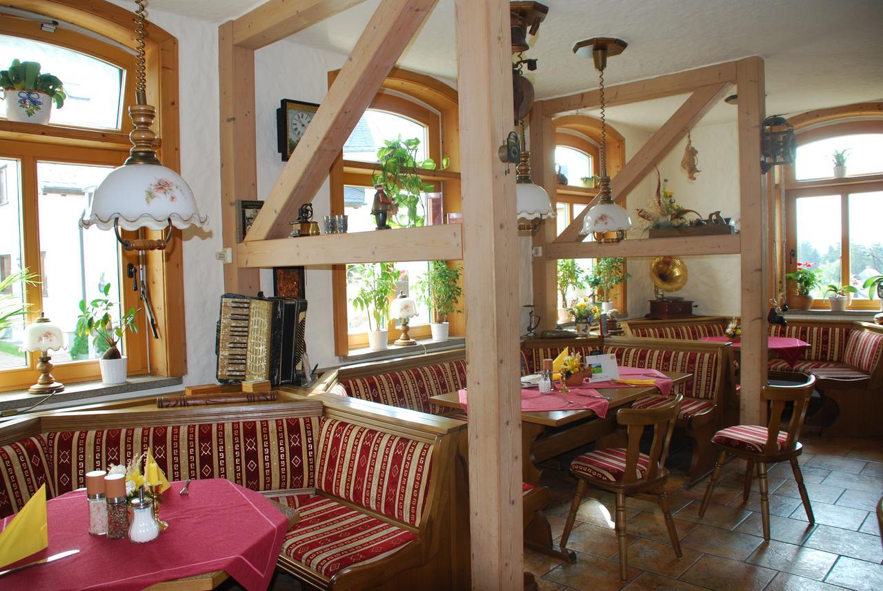 Hotel Alpenhof Markneukirchen Bagian luar foto