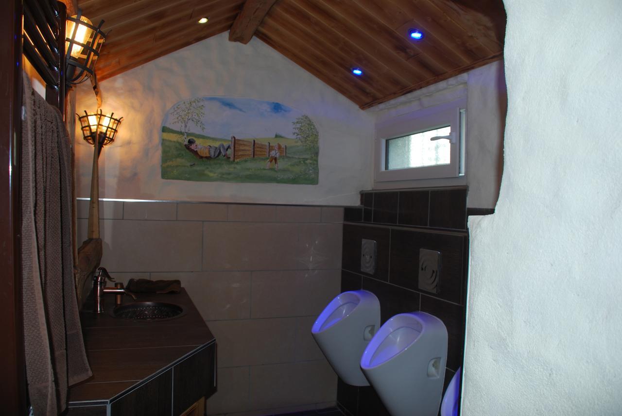 Hotel Alpenhof Markneukirchen Bagian luar foto